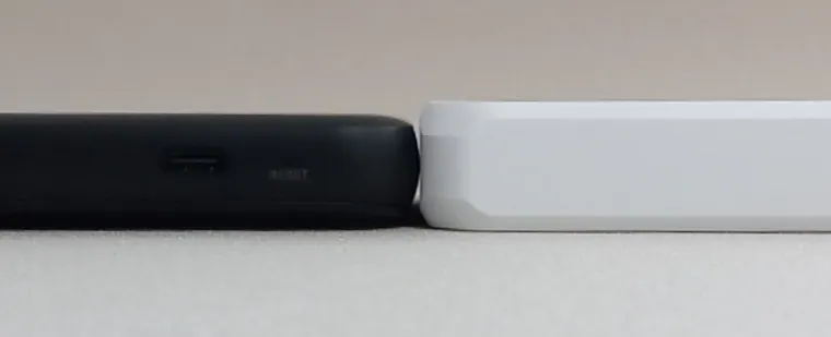 Speed Wi-Fi DOCK 5G 01とRakuten WiFi Pocket 5Gの厚みの違い