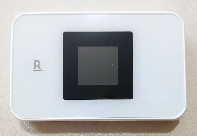 Rakuten WiFi Pocket 5G　本体　正面